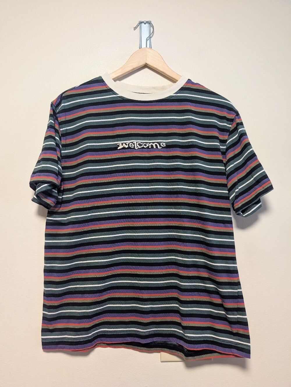 Welcome Skateboards Striped Embroidered Logo Tee Medium Y2K Skate Streetwear